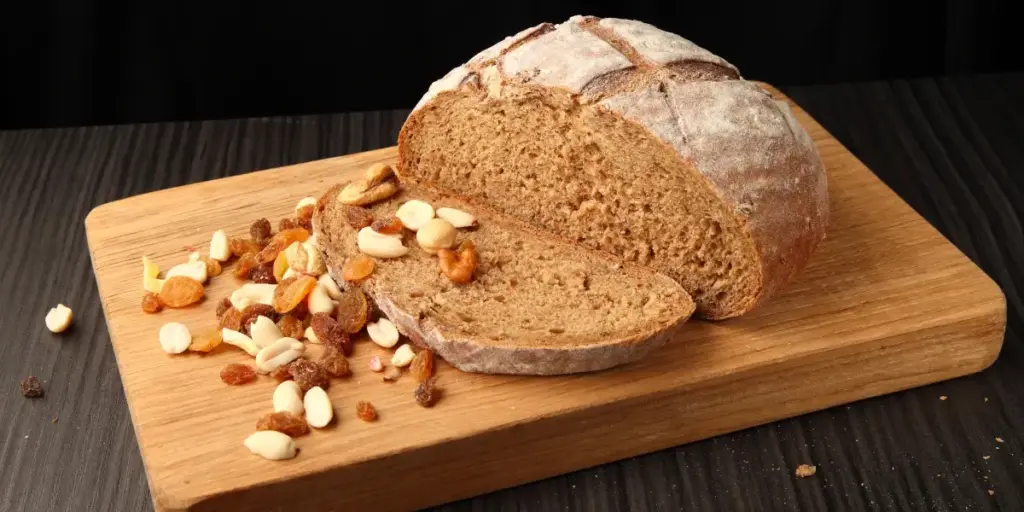 Dinkel-Haselnuss-Brot