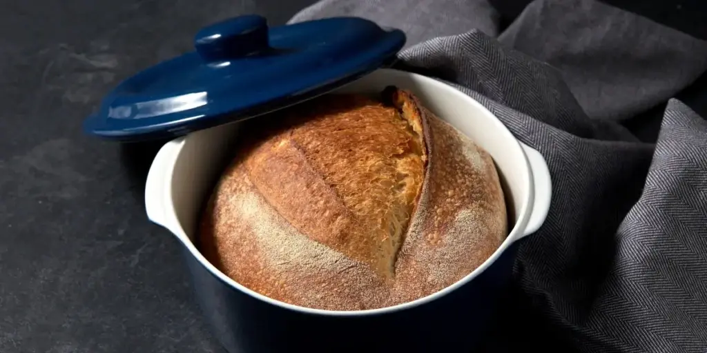 Brotbackform oder Gusseisentopf im Vergleich